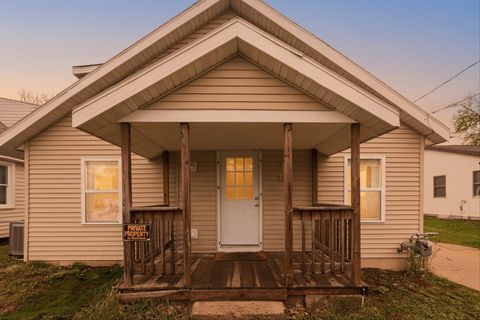 Photo of 236 Chestnut Avenue, Beloit, WI 53511 (MLS # 2020243)