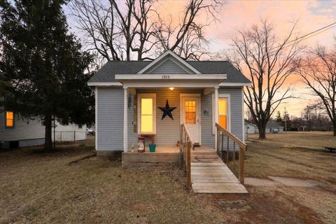 Photo of 1504 W 7th Avenue, Brodhead, WI 53520 (MLS # 2016914)