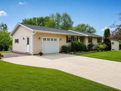 Photo of 306 S Richards Street, Orfordville, WI 53576 (MLS # 2022695)
