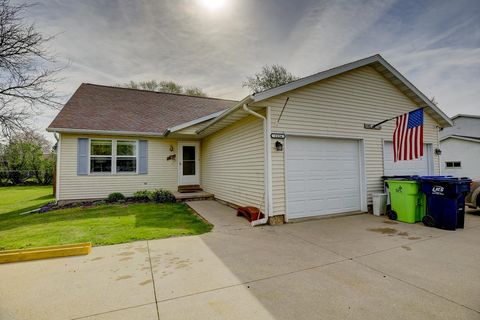 Photo of 1124 Hubbell Street, Marshall, WI 53559 (MLS # 2022124)