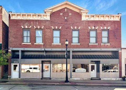 Photo of 106 W Blackhawk Avenue, Prairie Du Chien, WI 53821 (MLS # 2010018)