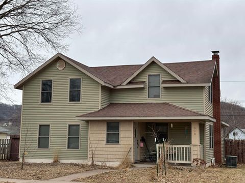 Photo of 310 N Wacouta Avenue, Prairie Du Chien, WI 53821 (MLS # 2016948)