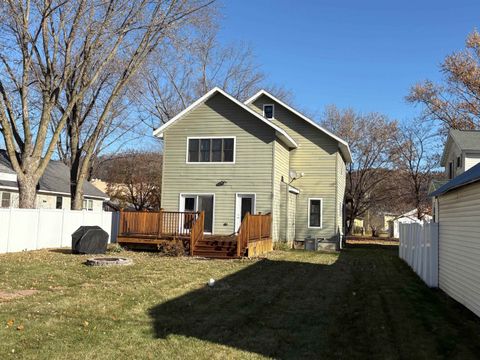Tiny photo for 863 N Michigan Street, Prairie Du Chien, WI 53821 (MLS # 2012914)