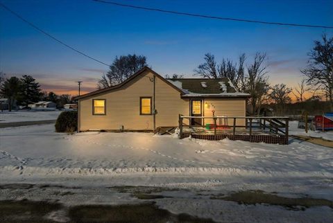 Photo of 703 Oak Street, Arena, WI 53503 (MLS # 2016409)