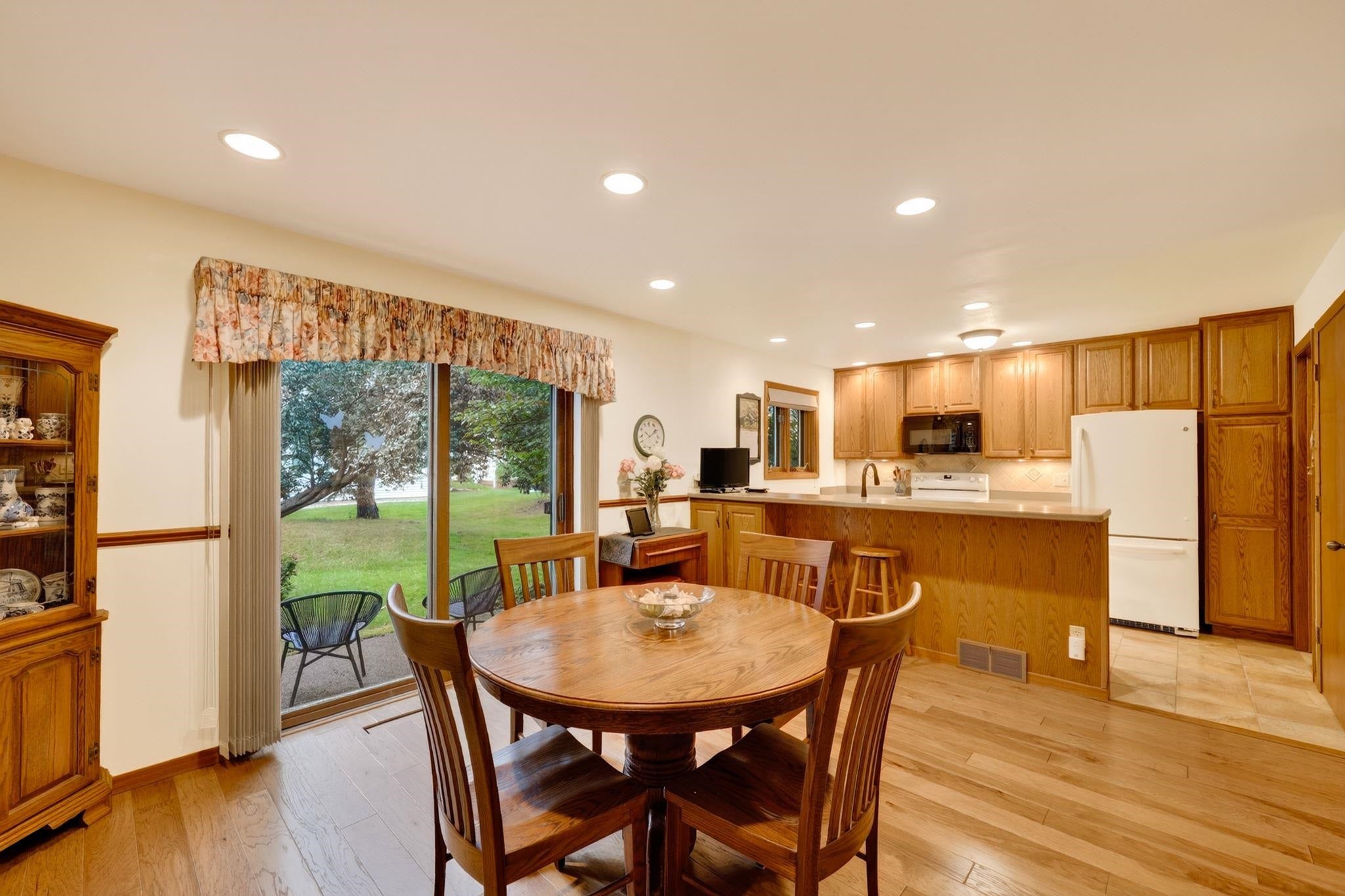 8 Oak Grove Drive