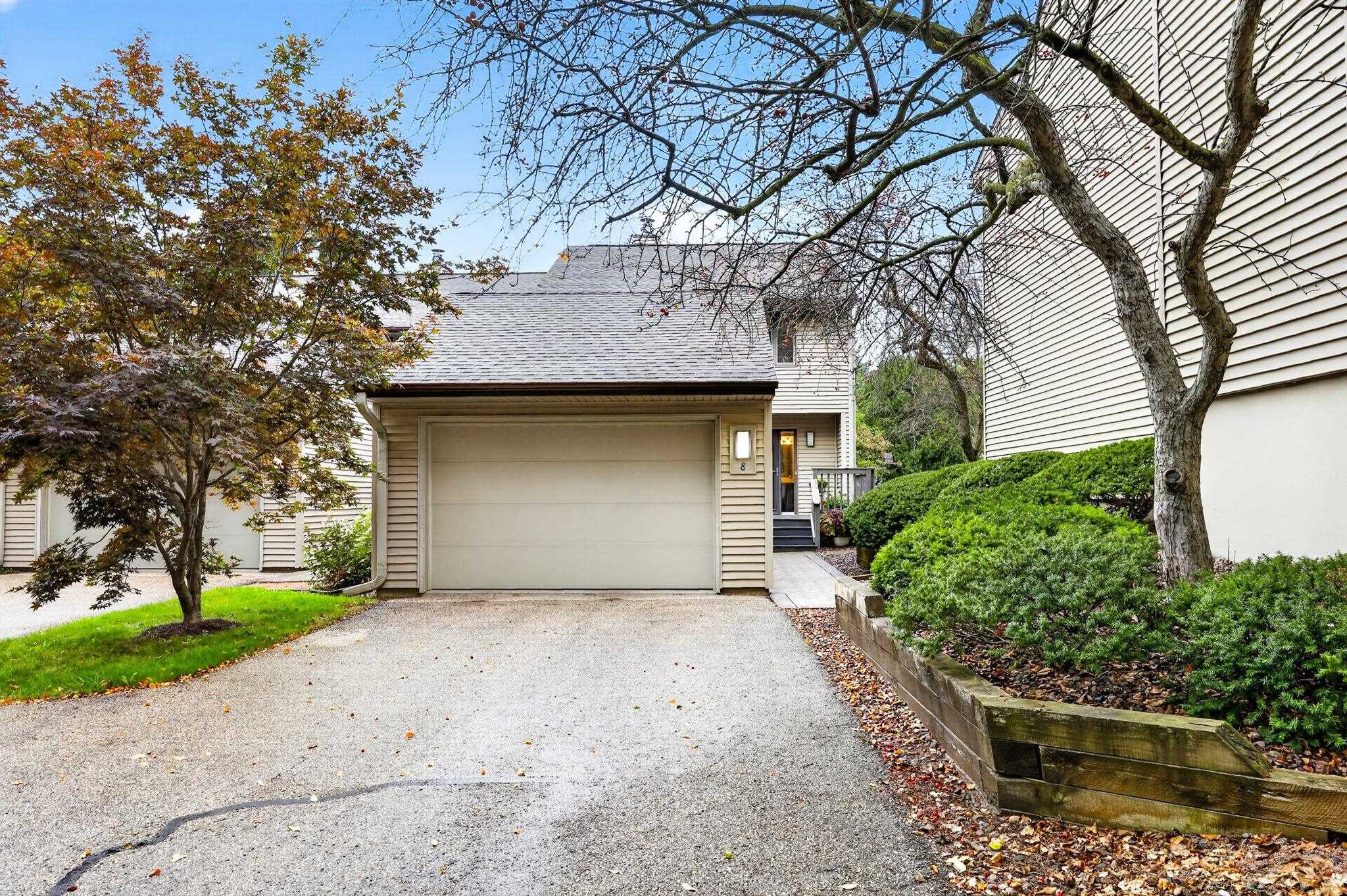 8 Oak Grove Drive