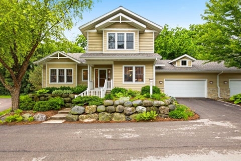 Photo of 17 Glen Arbor Way, Fitchburg, WI 53711 (MLS # 2026190)