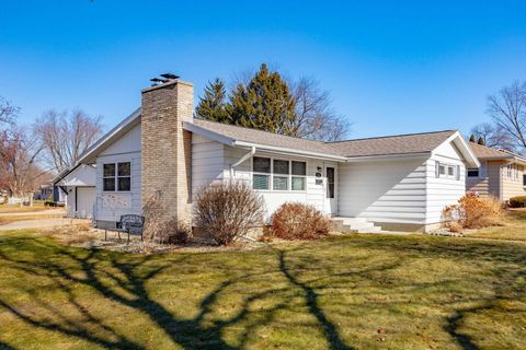 Photo of 926 Hillcrest Drive, Fort Atkinson, WI 53538 (MLS # 2016814)