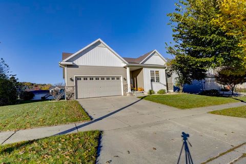 Photo of 322 Cottage Lane, Deerfield, WI 53531 (MLS # 2011580)