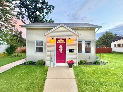 Photo of 509 8th Avenue, Baraboo, WI 53913 (MLS # 2033299)