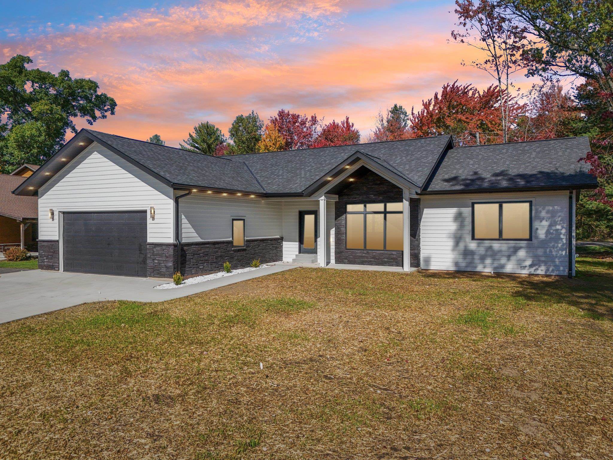 Wisconsin Dells, Wisconsin 53965, United States, 6 Bedrooms Bedrooms, ,4 BathroomsBathrooms,Residential,Active,39403