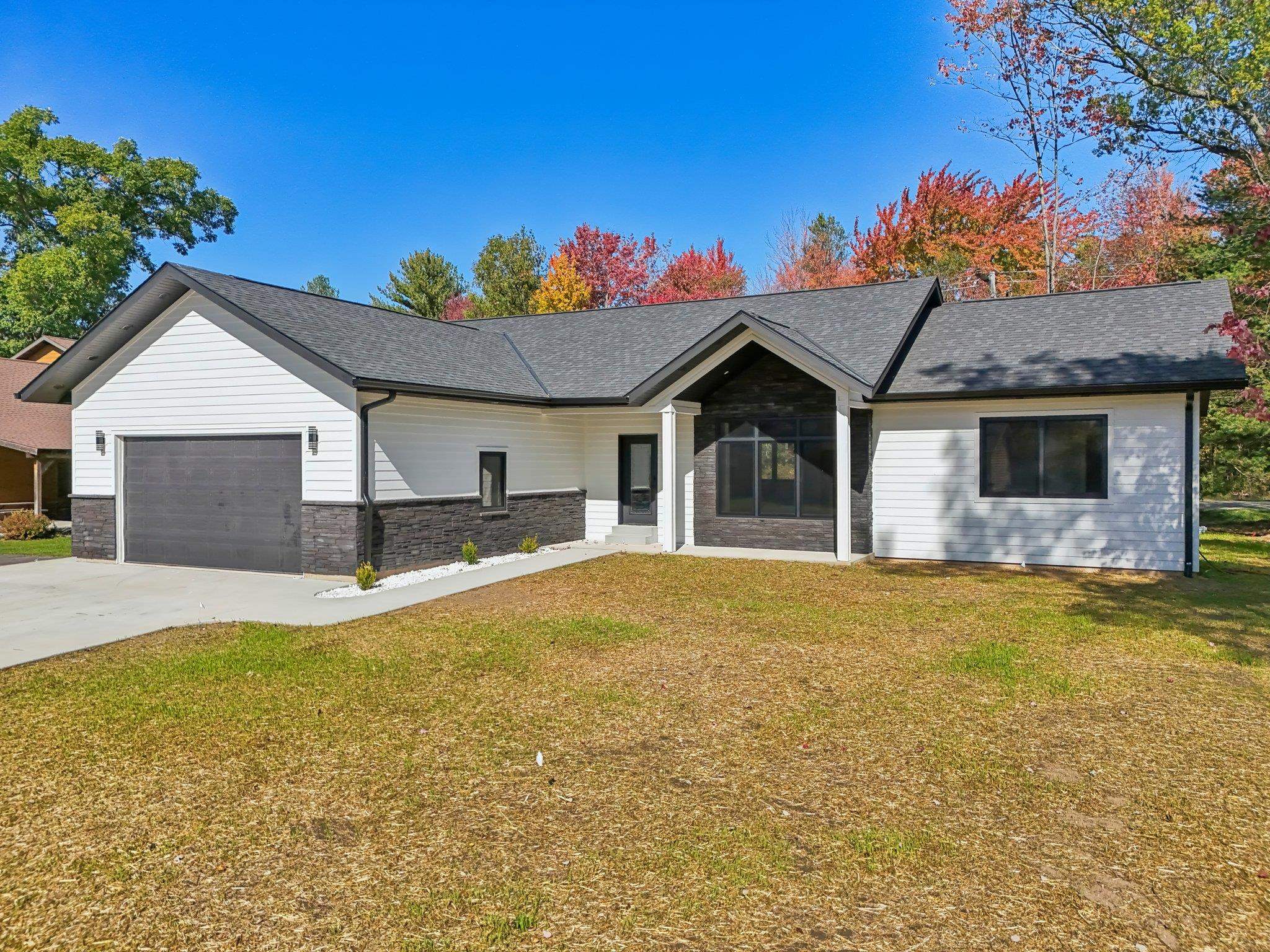 Wisconsin Dells, Wisconsin 53965, United States, 6 Bedrooms Bedrooms, ,4 BathroomsBathrooms,Residential,Active,39403