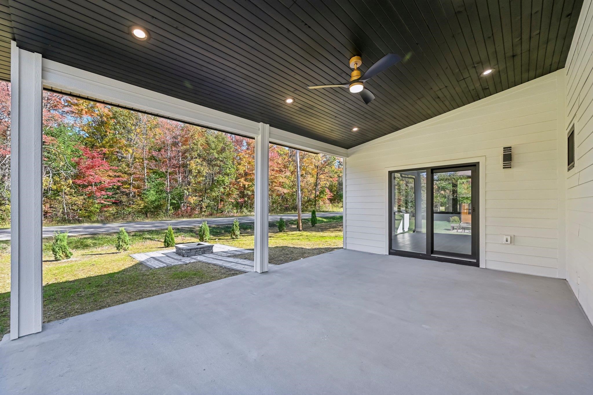 Wisconsin Dells, Wisconsin 53965, United States, 6 Bedrooms Bedrooms, ,4 BathroomsBathrooms,Residential,Active,39403