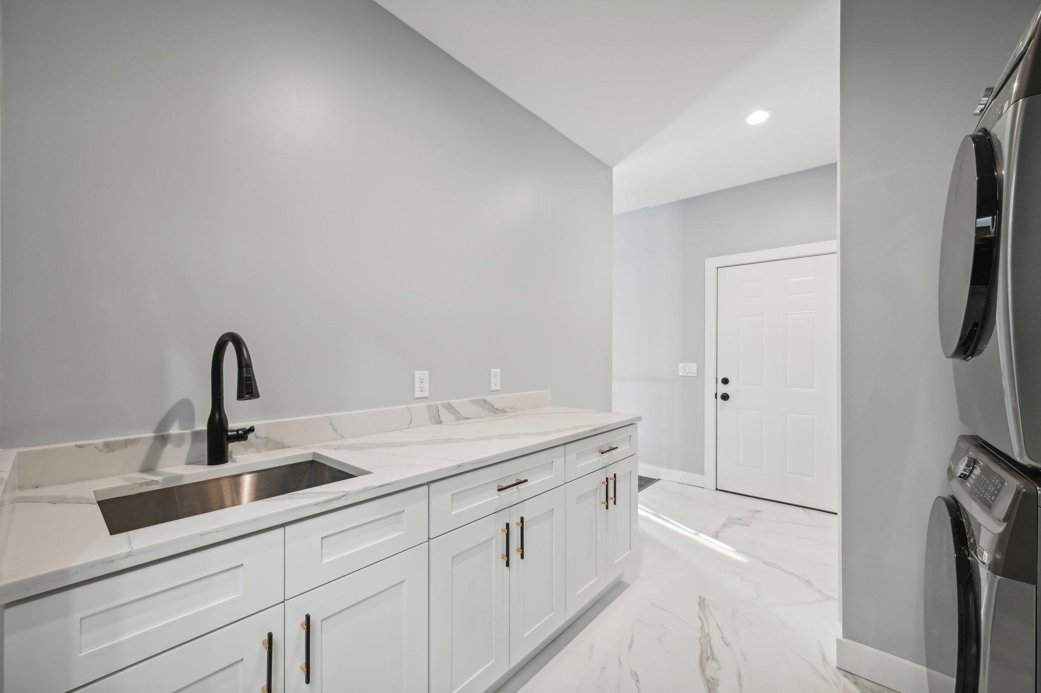 Wisconsin Dells, Wisconsin 53965, United States, 6 Bedrooms Bedrooms, ,4 BathroomsBathrooms,Residential,Active,39403