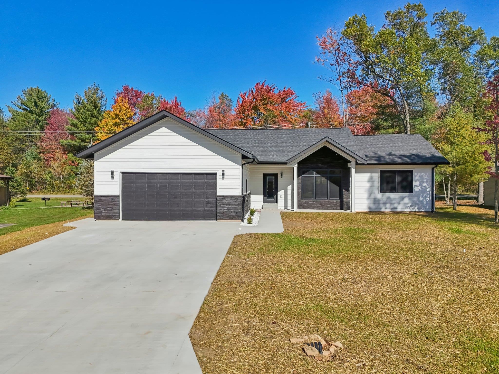 Wisconsin Dells, Wisconsin 53965, United States, 6 Bedrooms Bedrooms, ,4 BathroomsBathrooms,Residential,Active,39403