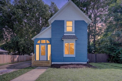 Photo of 823 Oak Street, Beloit, WI 53511 (MLS # 2032041)
