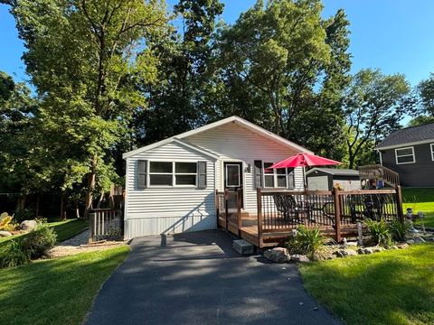 Photo of 461 Aspen Way, Edgerton, WI 53534 (MLS # 2007827)