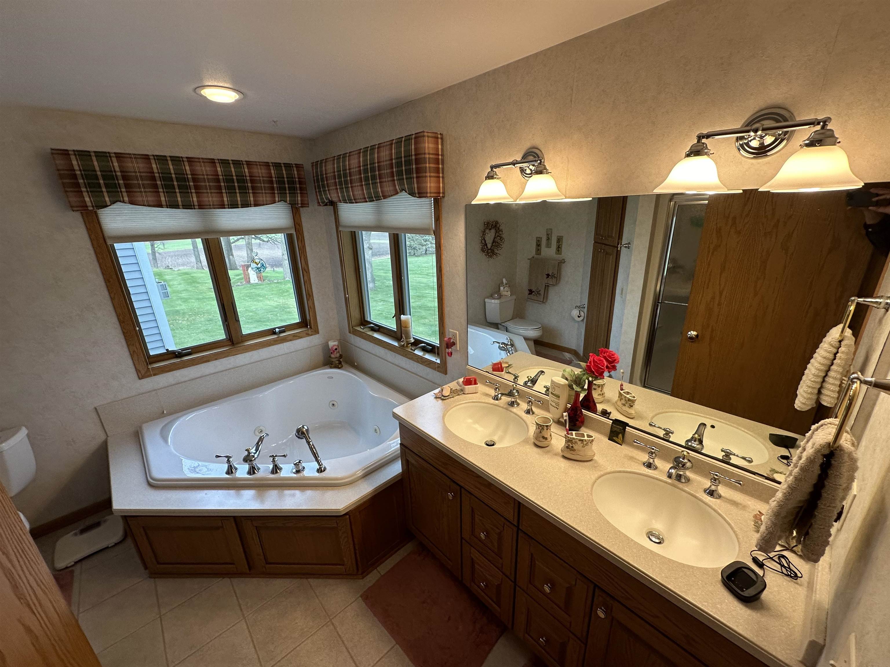 Stoughton, Wisconsin 53589, United States, 3 Bedrooms Bedrooms, ,4 BathroomsBathrooms,Residential,Active,31384