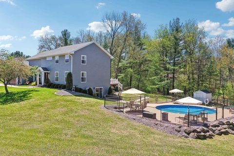 Photo of 911 Fawn Court, Wisconsin Dells, WI 53965 (MLS # 1998329)