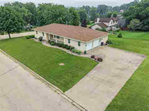 Photo of 590 Pioneer Road, Platteville, WI 53818 (MLS # 2030626)