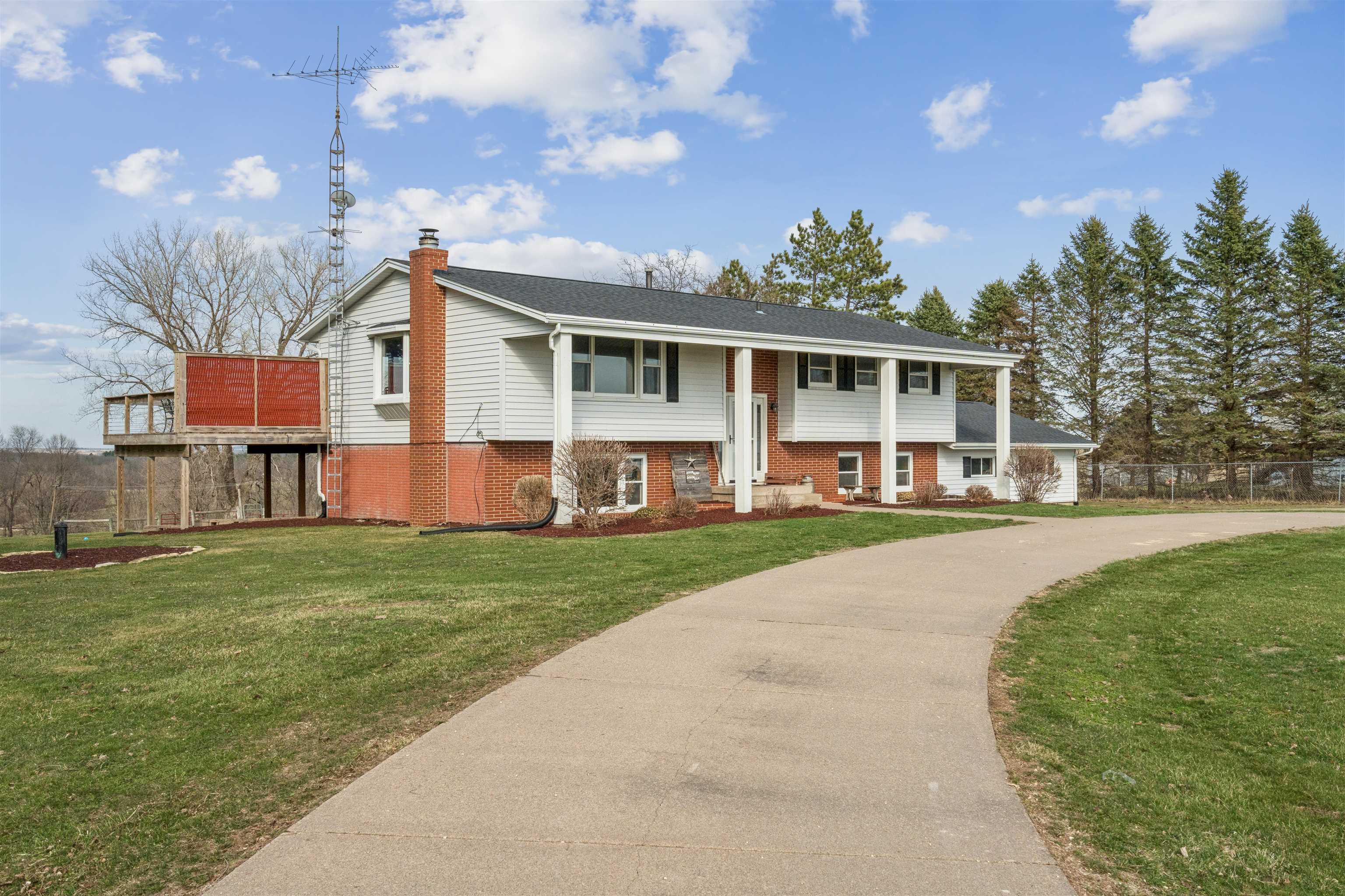 7976 County Rd D N Road
