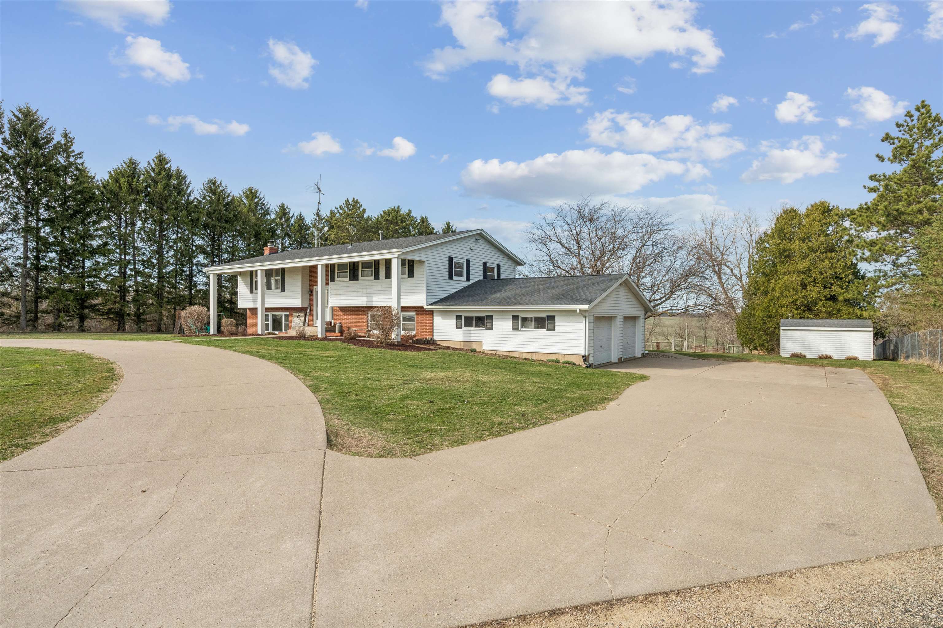 7976 County Rd D N Road