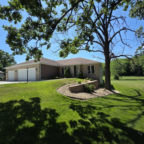 Photo of 23 Heather Drive, Cottage Grove, WI 53527 (MLS # 2029926)