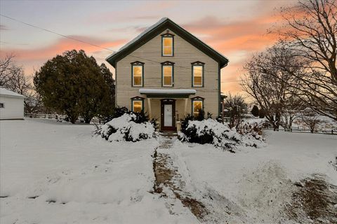 Photo of 305 Sheldon Street, Cambridge, WI 53523 (MLS # 2013607)