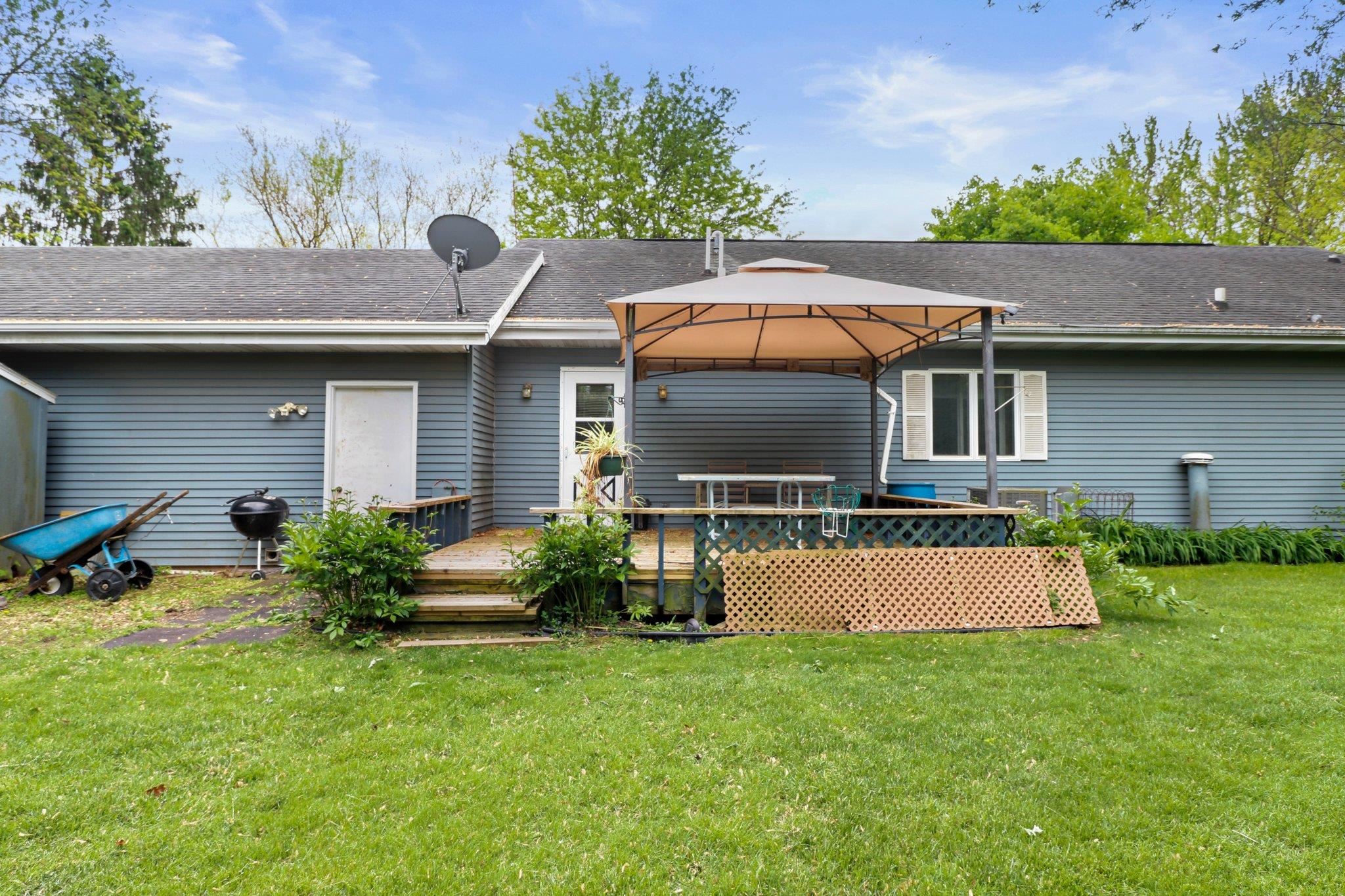 Janesville, Wisconsin 53546, United States, 3 Bedrooms Bedrooms, ,3 BathroomsBathrooms,Residential,Pending,143190