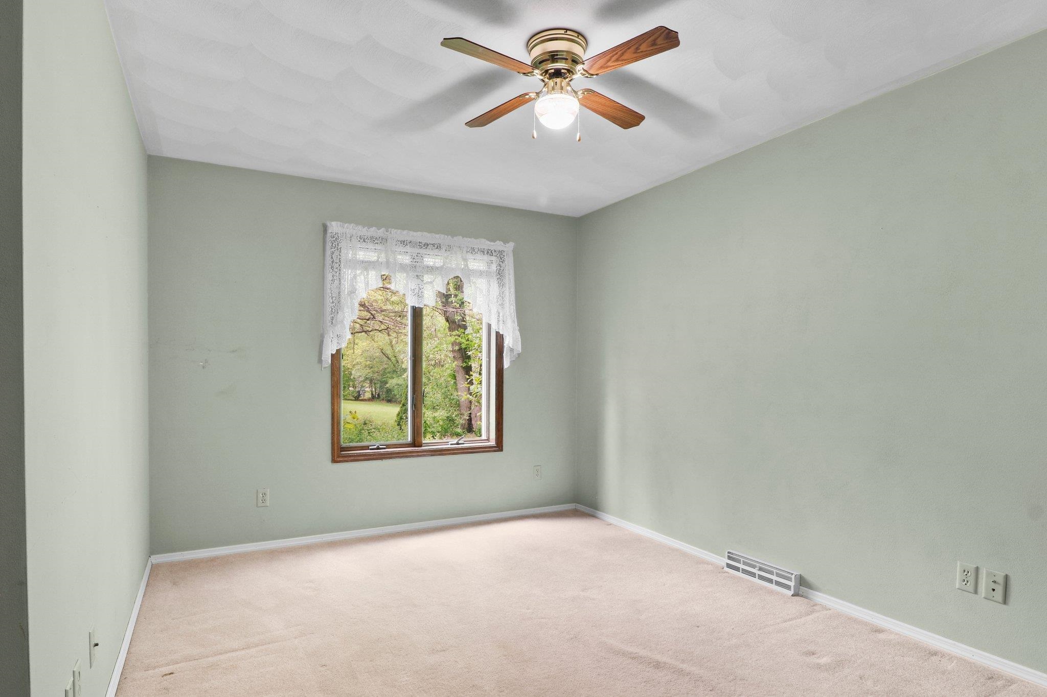 Janesville, Wisconsin 53546, United States, 3 Bedrooms Bedrooms, ,3 BathroomsBathrooms,Residential,Pending,143190