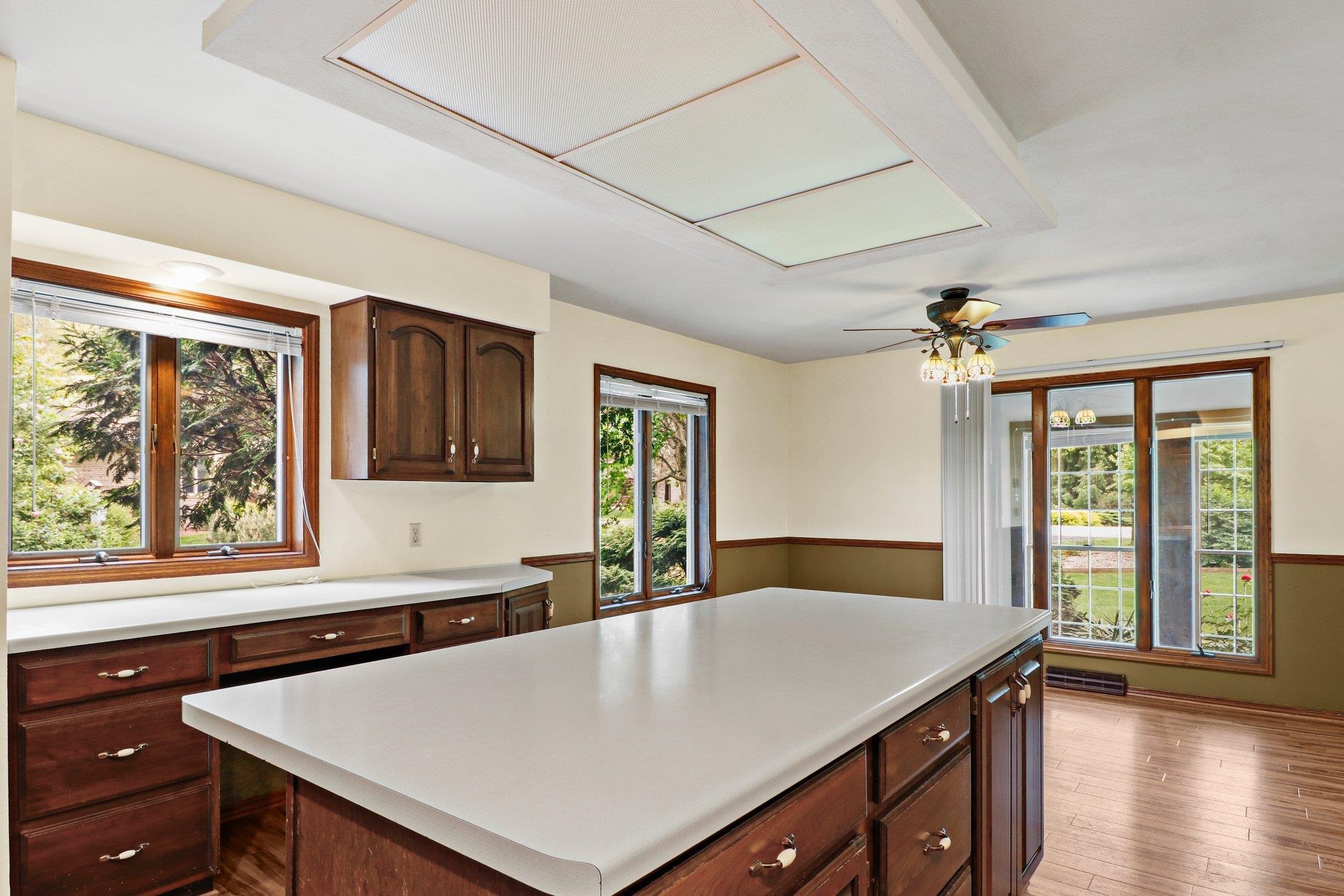 Janesville, Wisconsin 53546, United States, 3 Bedrooms Bedrooms, ,3 BathroomsBathrooms,Residential,Pending,143190