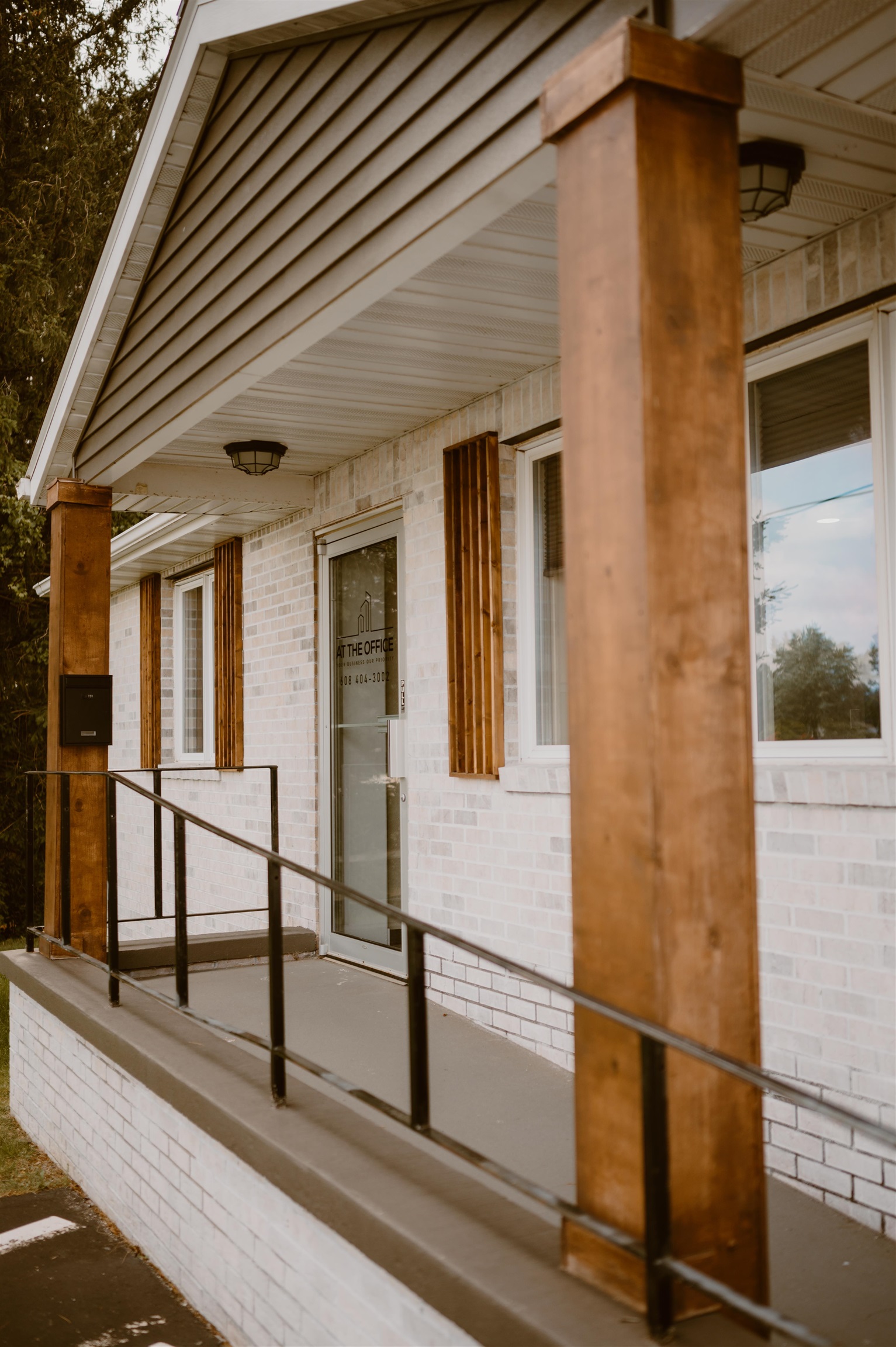 2560 E Main Street