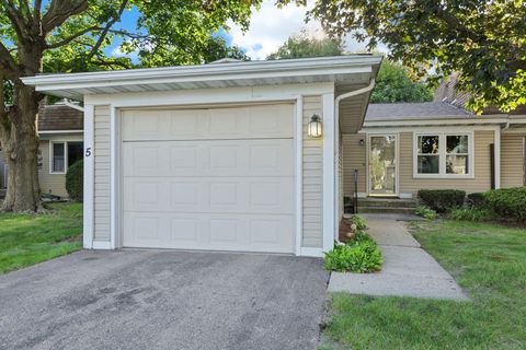 Photo of 5 Plum Tree Village, Beloit, WI 53511 (MLS # 2008584)