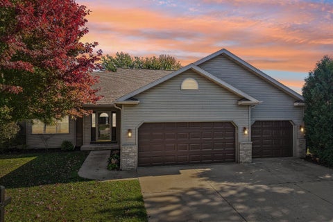 Photo of 808 Hanksfield Place, Prairie du Sac, WI 53578 (MLS # 2035231)