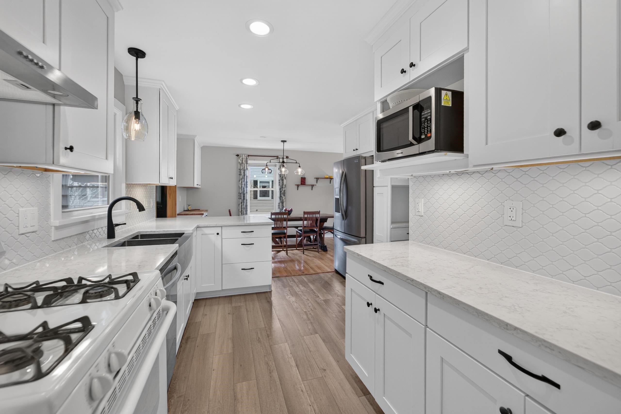 465 Caromar Drive