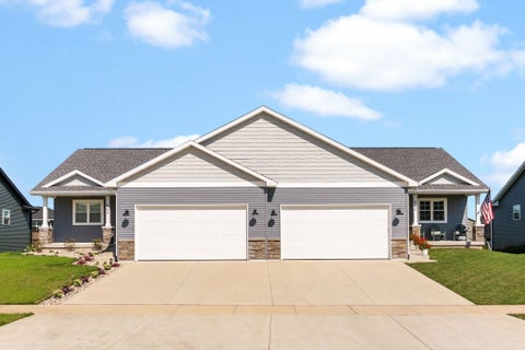 Photo of 642 Locust Lane, Evansville, WI 53536 (MLS # 2031397)