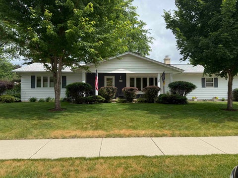 Photo of 1004 Sunfield Street, Sun Prairie, WI 53590 (MLS # 2025485)