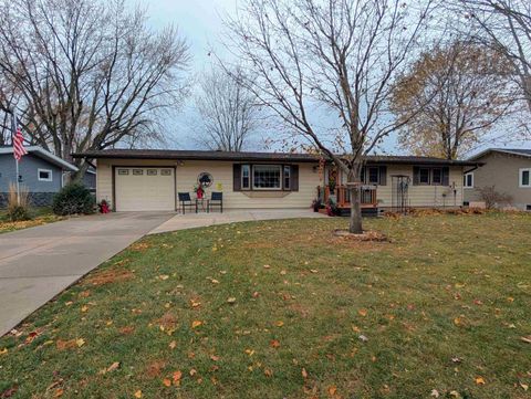 Photo of 211 S Buchanan Street, Prairie Du Chien, WI 53821 (MLS # 2012700)