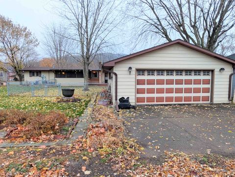 Tiny photo for 211 S Buchanan Street, Prairie Du Chien, WI 53821 (MLS # 2012700)