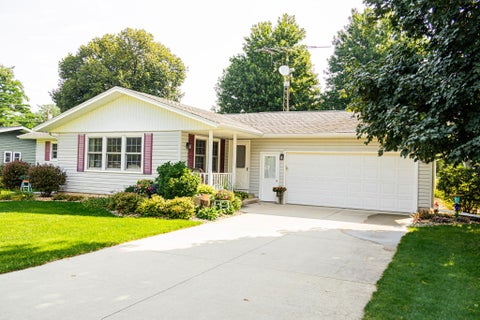 Photo of 1904 W 7th Avenue, Brodhead, WI 53520 (MLS # 2031030)