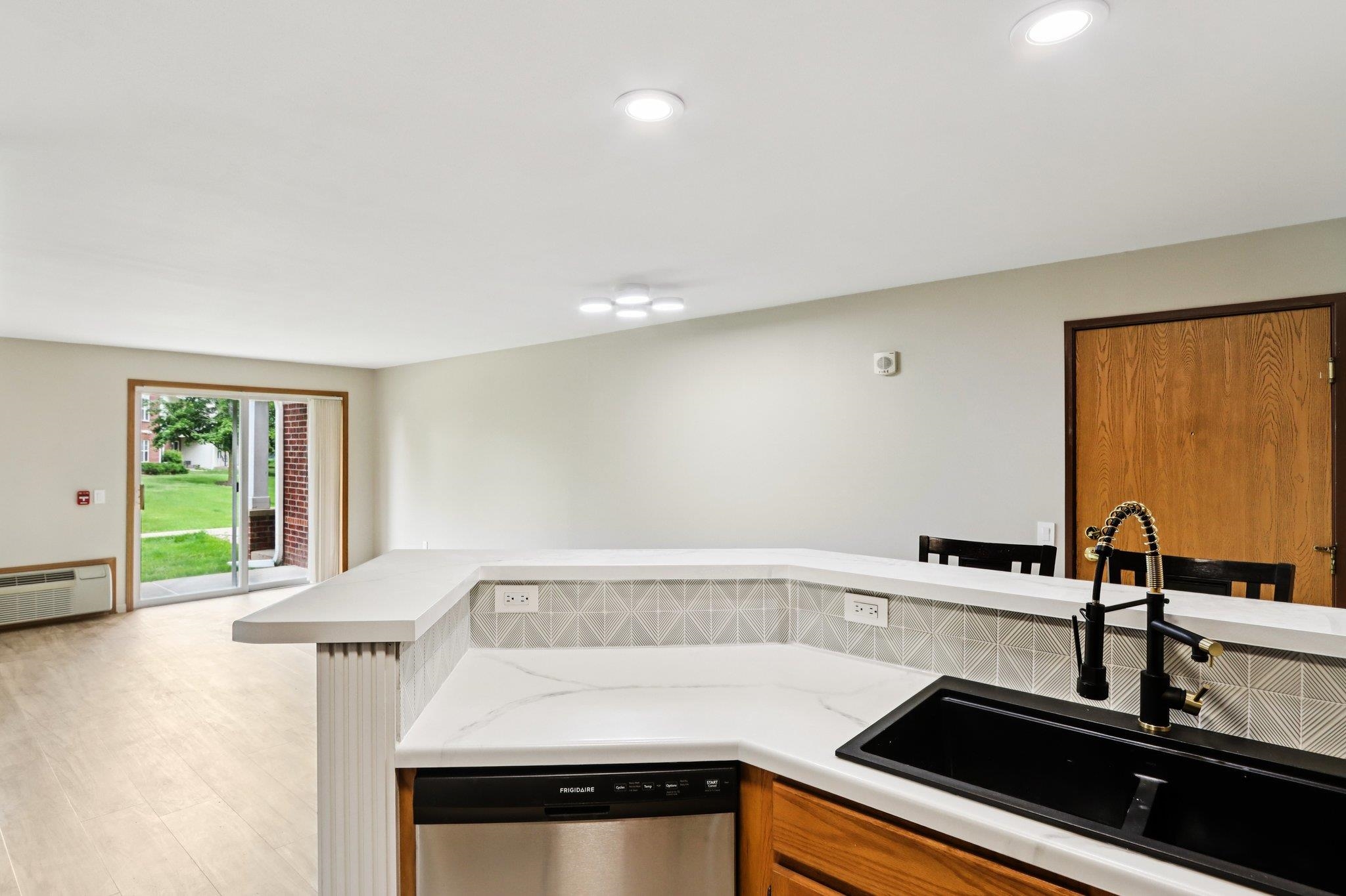 Baraboo, Wisconsin 53913, United States, 1 Bedroom Bedrooms, ,1 BathroomBathrooms,Residential,Active,151145