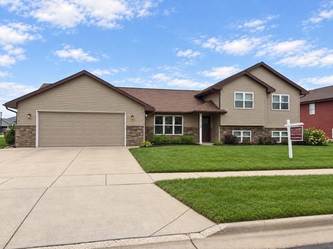 Photo of 698 Prairie View Drive, Evansville, WI 53536 (MLS # 2032283)