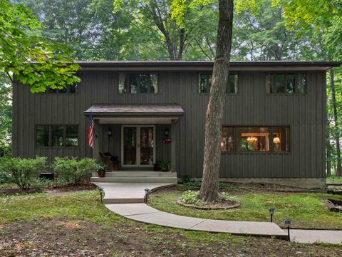 Photo of 1730 Sunnyside Court, Sheboygan, WI 53081 (MLS # 2028508)