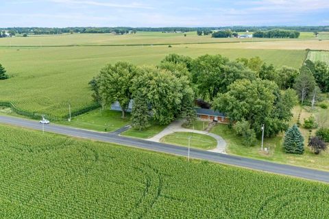 Photo of N6710 High Point Road, Juneau, WI 53039 (MLS # 2010611)