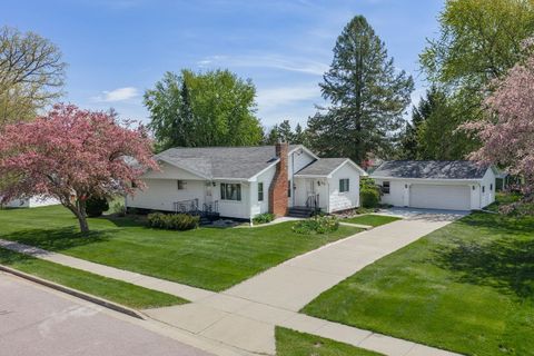 Photo of 612 Grove Street, Mauston, WI 53948 (MLS # 2024244)