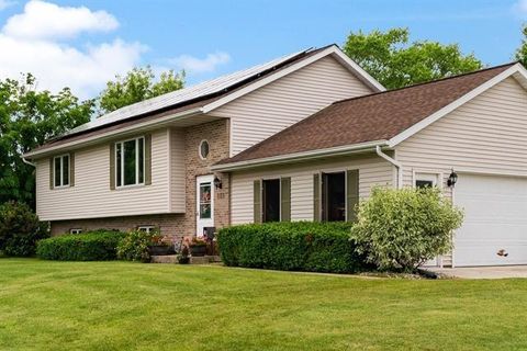 Photo of 888 N Thompson Road, Sun Prairie, WI 53590 (MLS # 2016327)