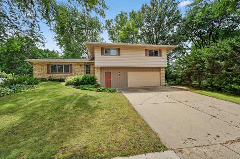 Photo of 7013 Cardinal Drive, Middleton, WI 53562 (MLS # 2019123)
