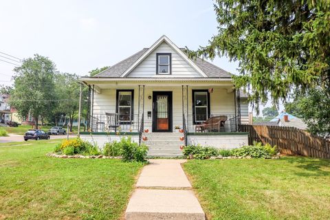 Photo of 203 10th Street, Baraboo, WI 53913 (MLS # 2028743)