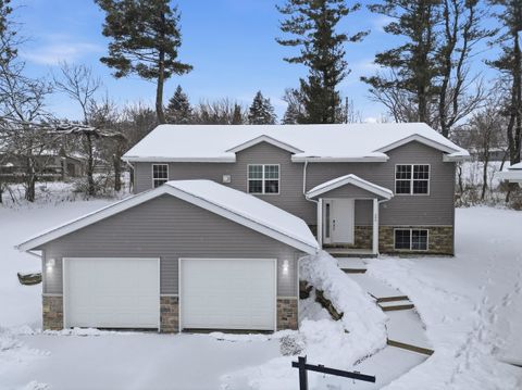 Photo of 330 Waite Lane, Platteville, WI 53818 (MLS # 2018383)