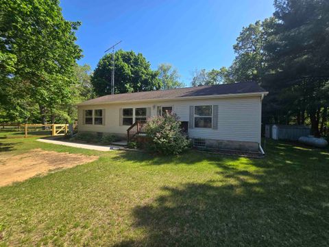 Photo of 331 Ember Drive, Oxford, WI 53952 (MLS # 2024235)